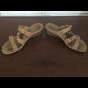 Vionic Nude Wedges Size 9